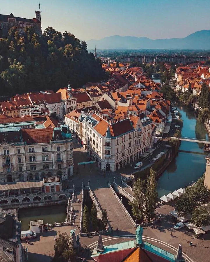 Ab Ljubljana - The Residence 0*,