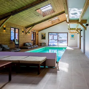  Hébergement de vacances Grand Convivial Avec Sa Piscine Intérieure France