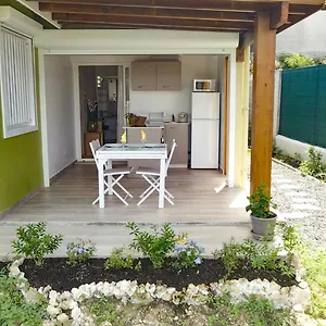  Appartement Avec Piscine, A 3 Minutes A Pied Des Plages Guadeloupe