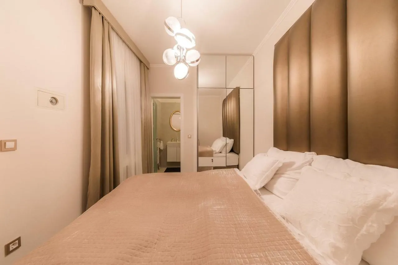 Ab Ljubljana - The Residence 0*,